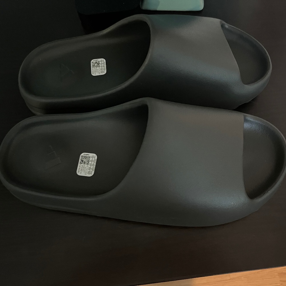 Men’s Yeezy Slides